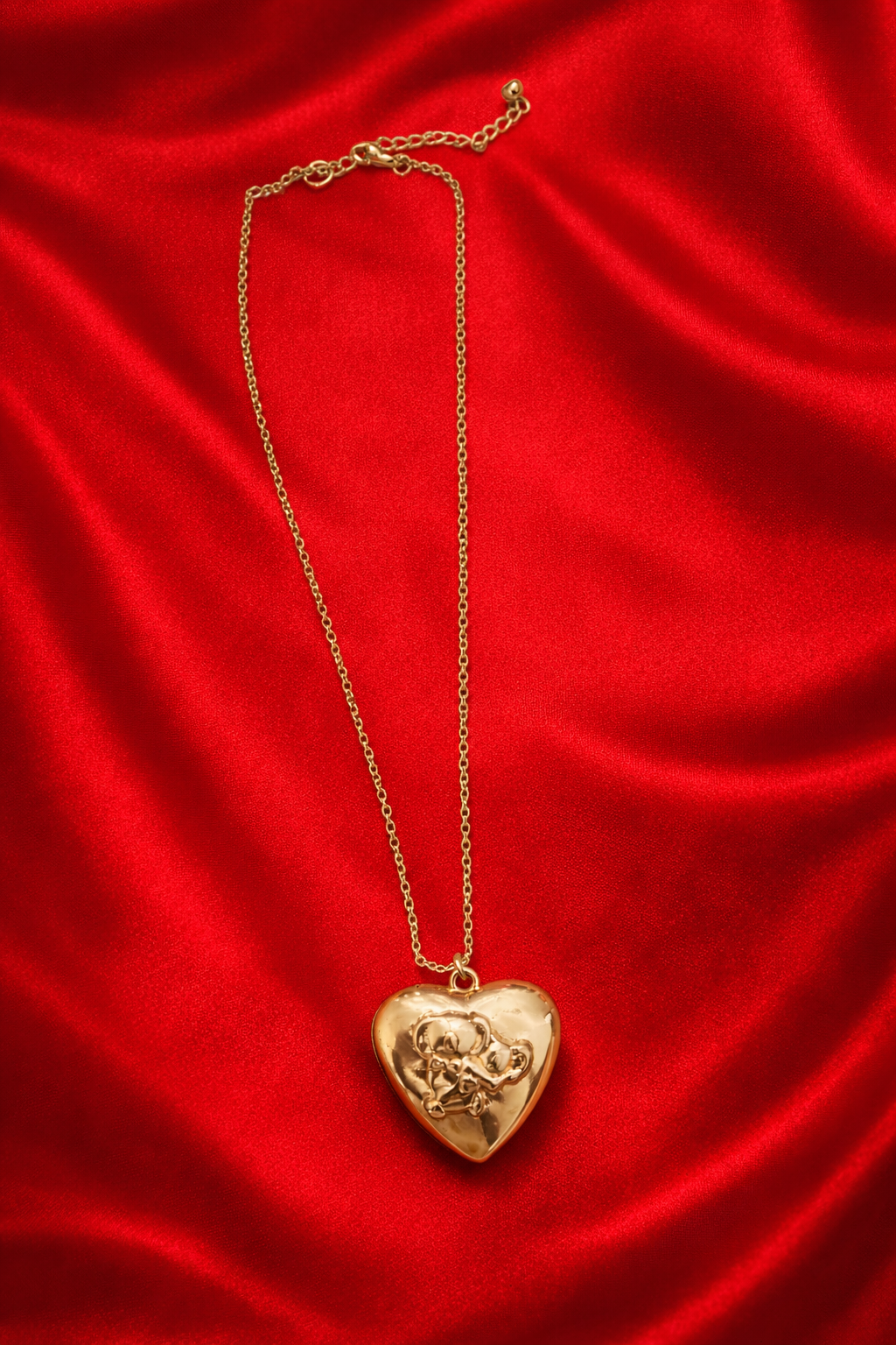 Heart pendant necklace