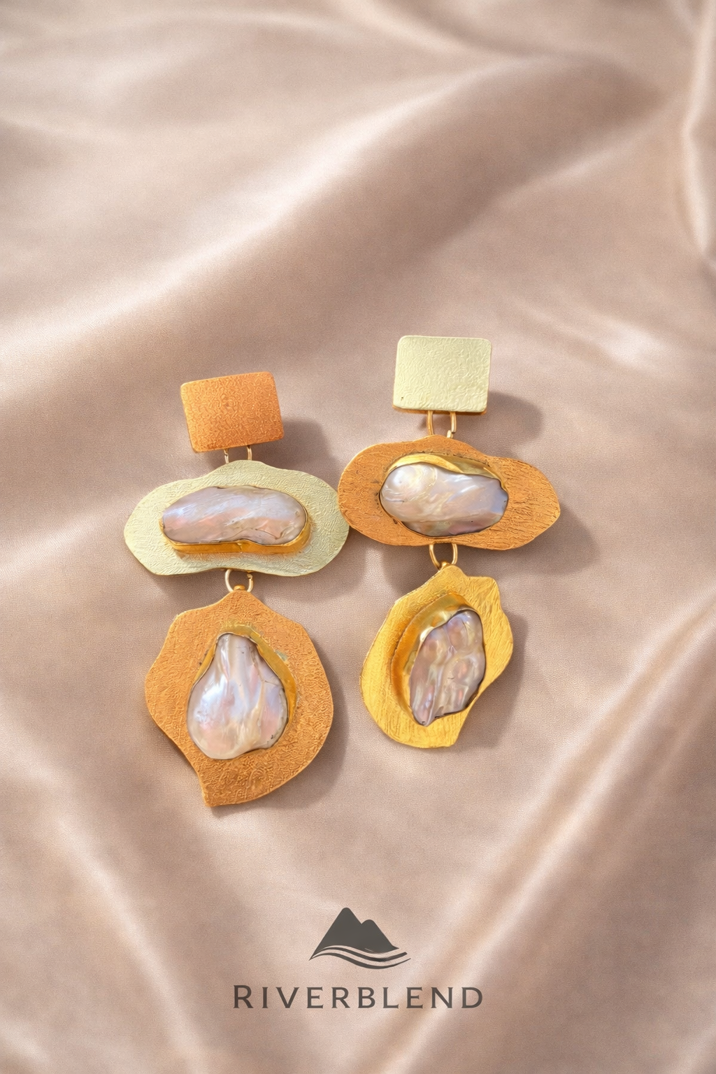 Pearl zigzag earring