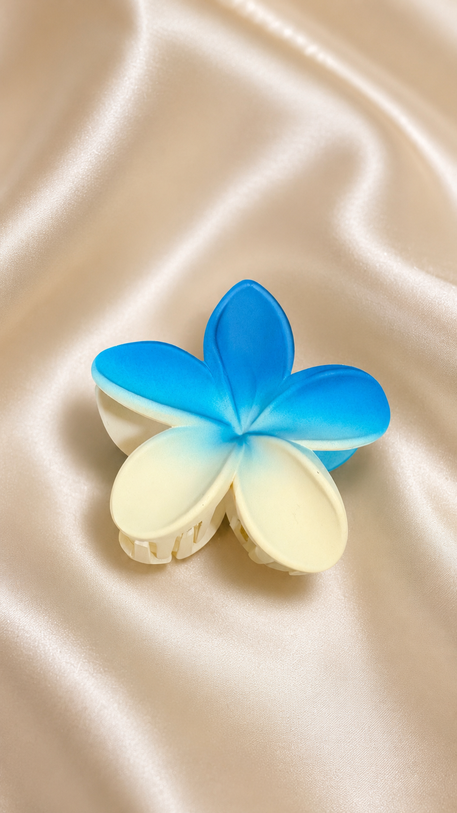 Blue cream claw clip