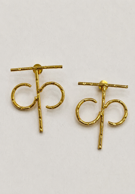 क अक्षर earring