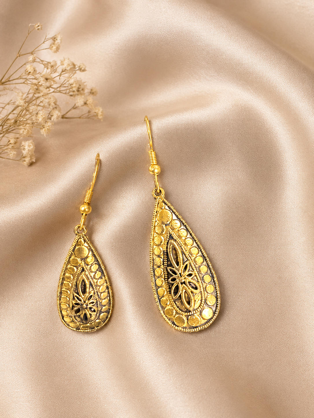 Pari earring
