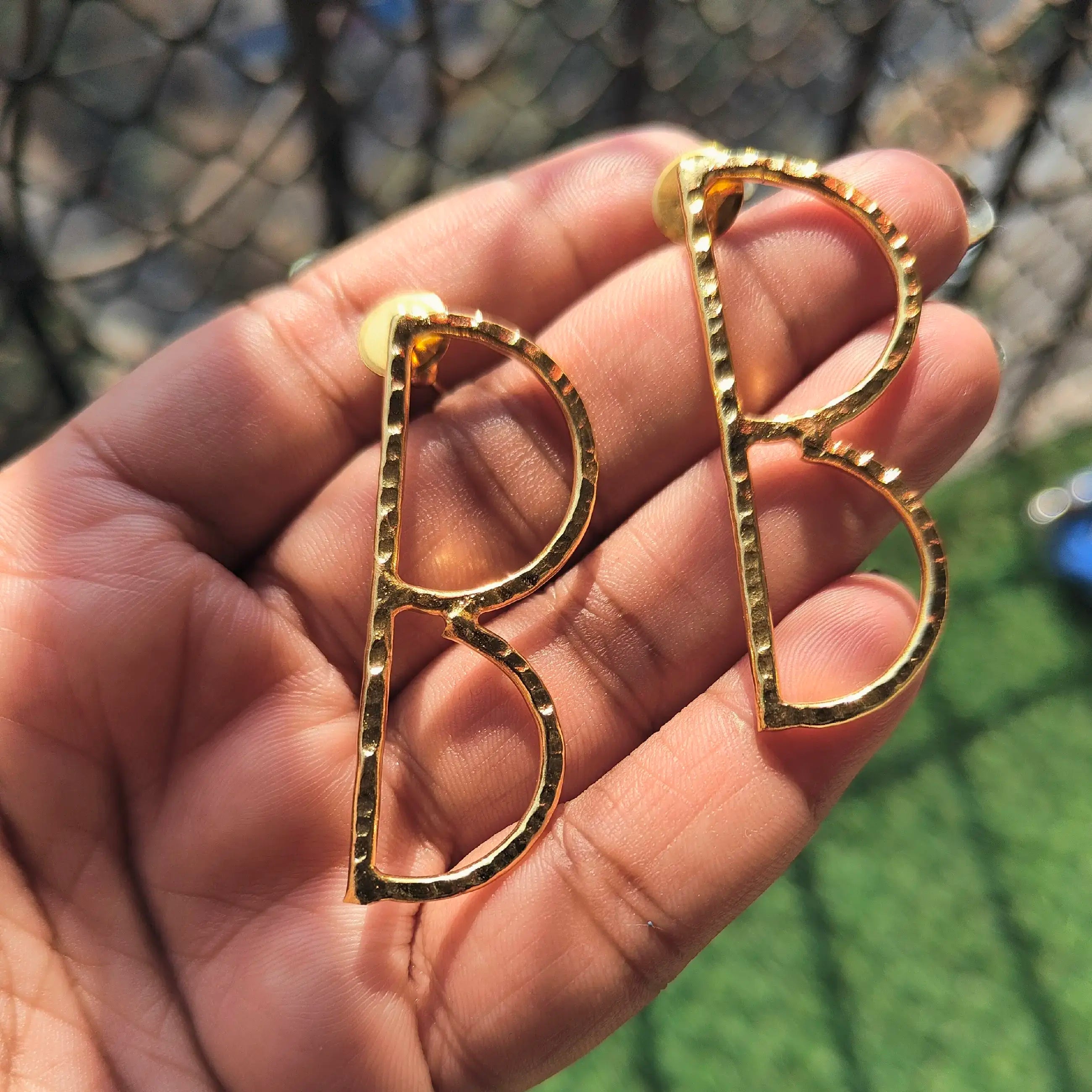 Riverblend Alphabet B Brass Stud – Lightweight & Anti-Tarnish