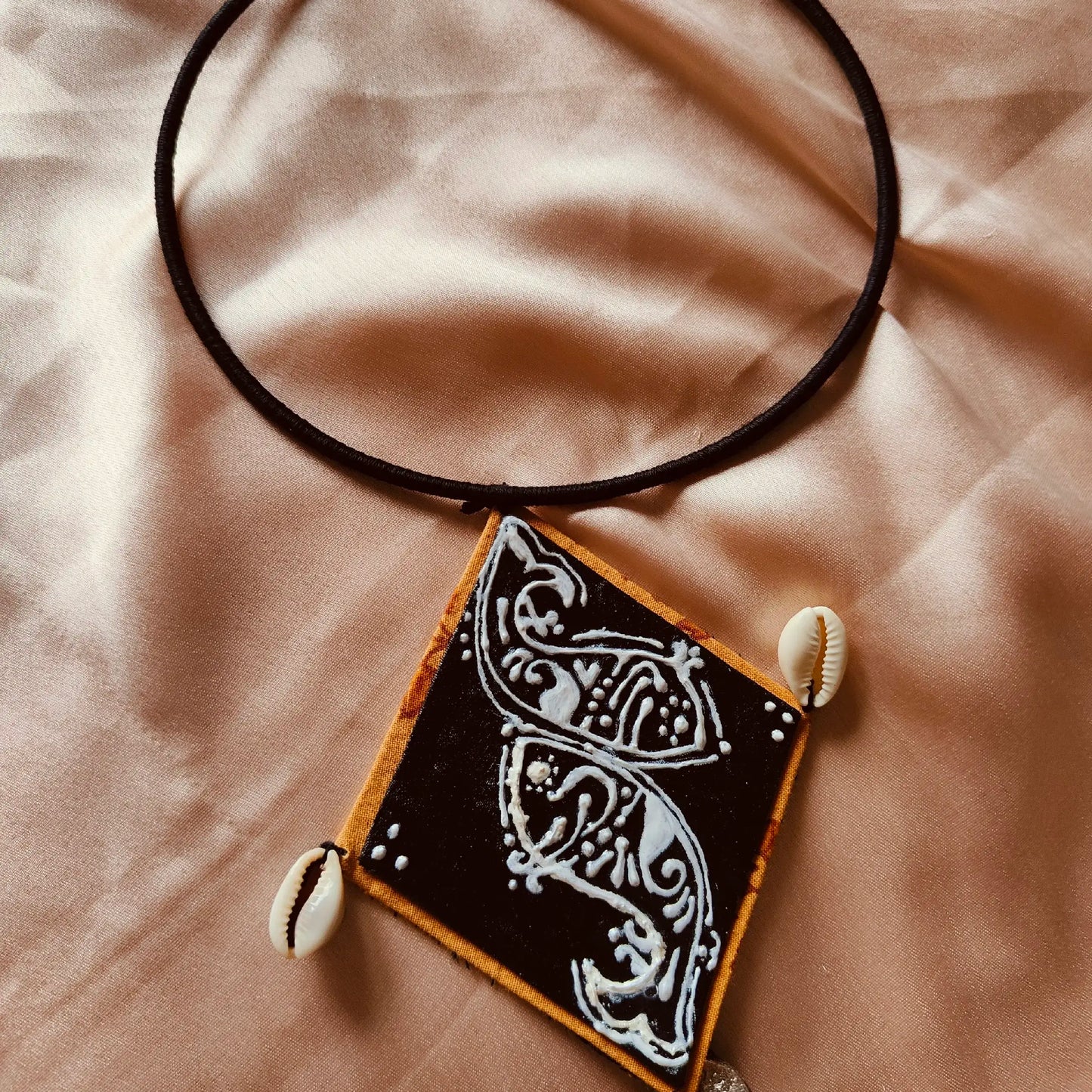 Kite 🪁 Necklace – Whimsical Elegance