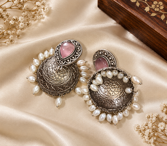 Oxidised silvr pearl earring
